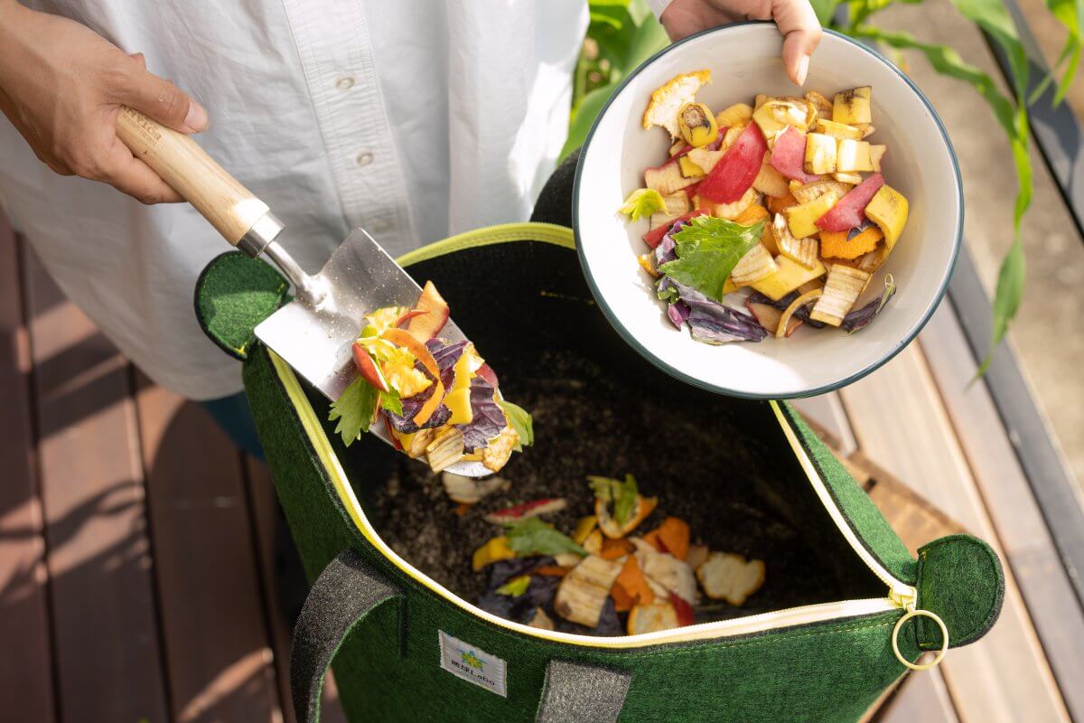 A hands-on composting course that transforms raw garbage into resources