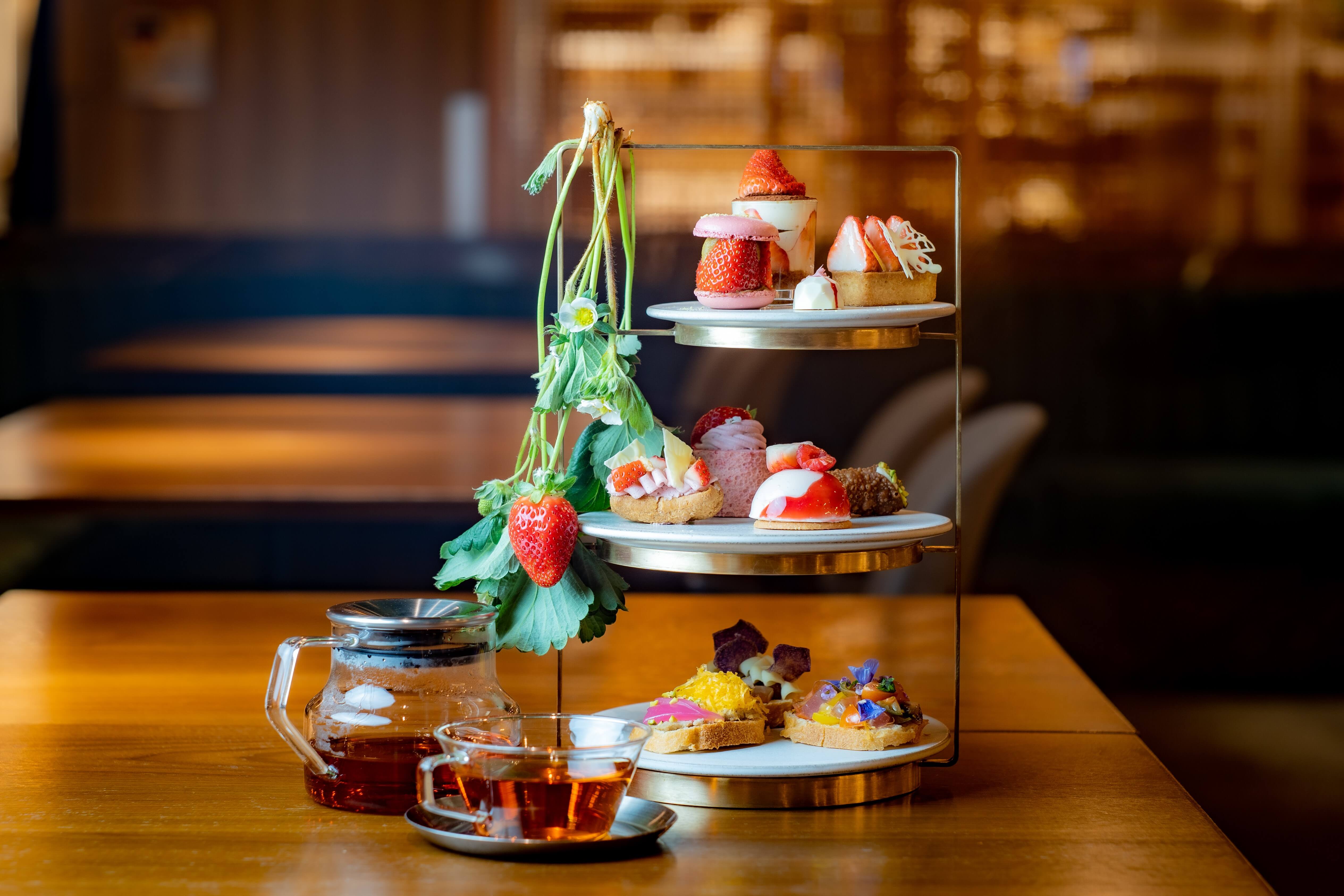 京都産いちごのアフタヌーンティー【ERUTAN RESTAURANT / BAR】 京都産いちごのアフタヌーンティー【ERUTAN RESTAURANT / BAR】