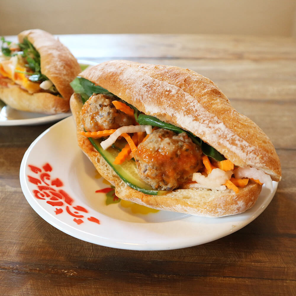 ～Vietnamese food for traveling～ Vietnamese food culture revealed through banh mi